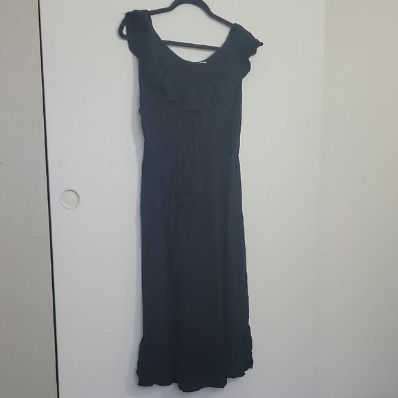 Chic Black Ruffle Maternity Dress - Picture 4 of 5